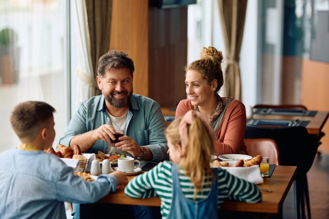 Rodzinny wypad na Mazury: Jak wybrać idealny hotel dla dzieci?