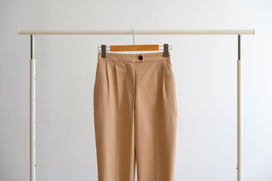 Spodnie kuloty damskie – jak nosić je jesienią i zimą?