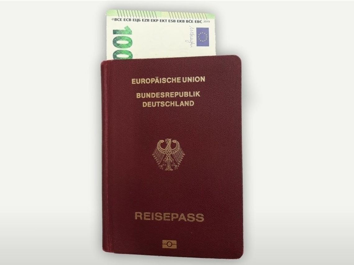 Sto euro łapówki za przymknięcie oka na brak wizy