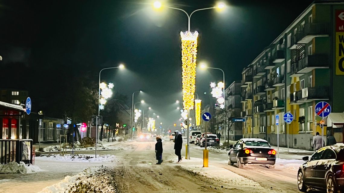 Świąteczne ozdoby rozświetlają miasto. Ale będą krócej