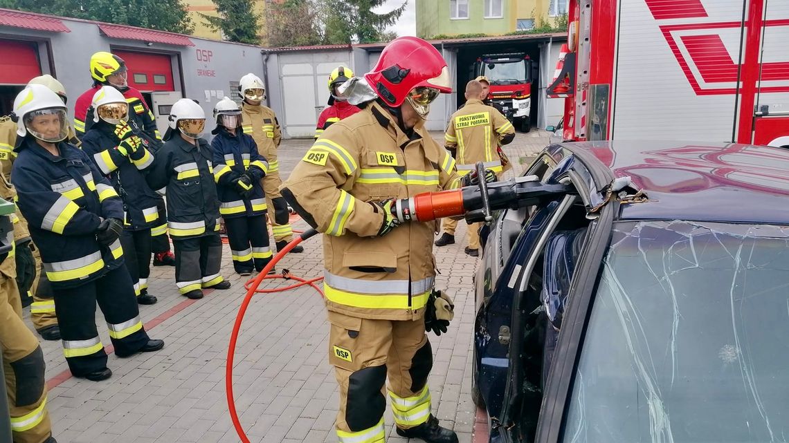 Szkolenie dla strażaków-ochotników. Druhowie i druhny zdobywali podstawową wiedzę