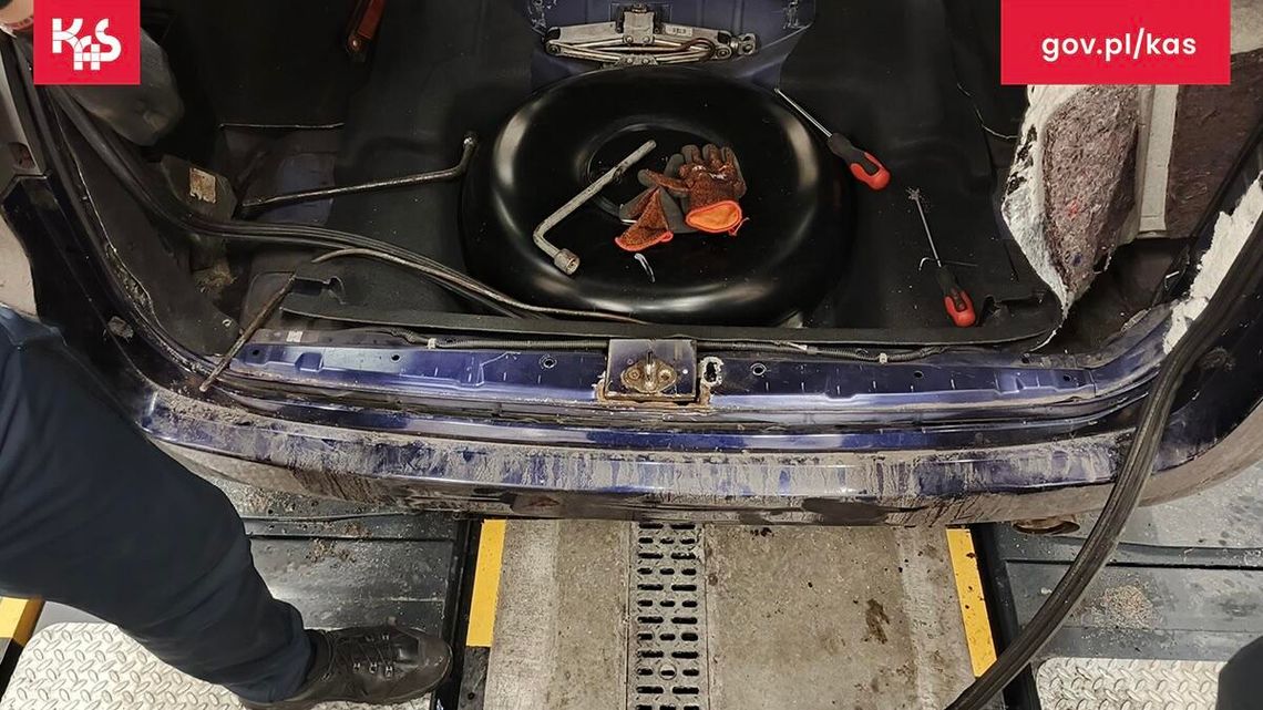 Te same auta, ten sam proceder. Papierosowa kontrabanda w Grzechotkach Te same auta, ten sam proceder. Papierosowa kontrabanda w Grzechotkach