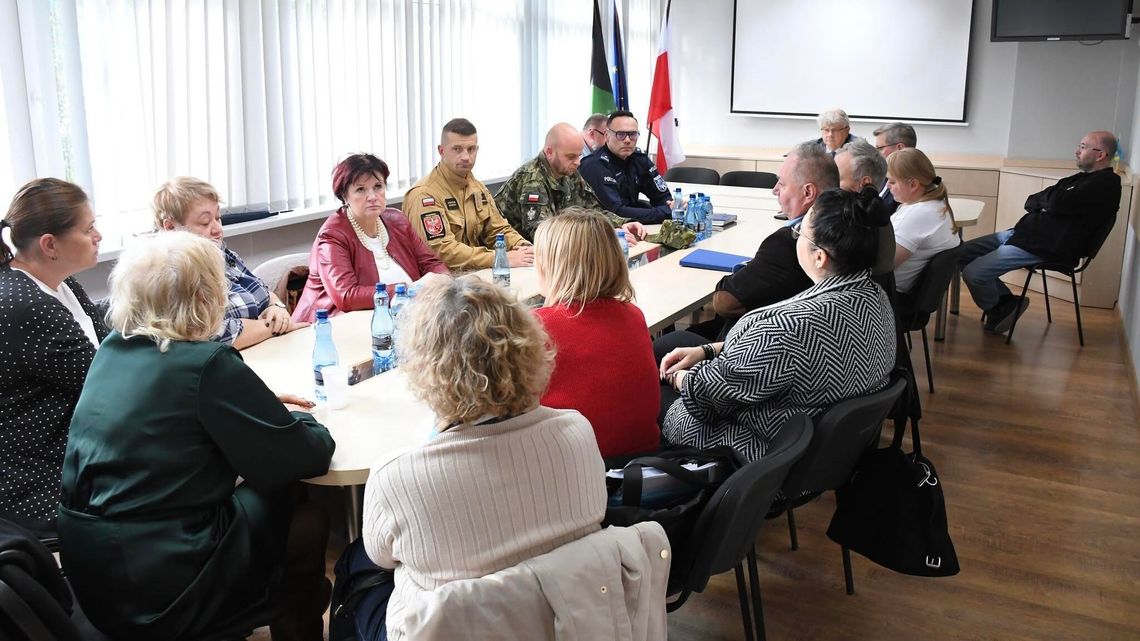 Więcej policjantów przy szkołach w Braniewie. Pilne spotkanie u starosty braniewskiego Więcej policjantów przy szkołach w Braniewie. Pilne spotkanie u starosty braniewskiego