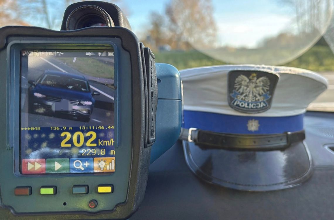 „Zagadał się” i się zapomniał. Prędkość przypłacił mandatem „Zagadał się” i się zapomniał. Prędkość przypłacił mandatem