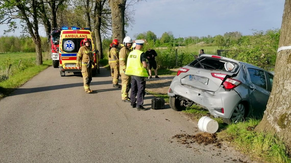 Zderzenie dwóch samochodów. Kierowca Volkswagena uderzył w Toyotę