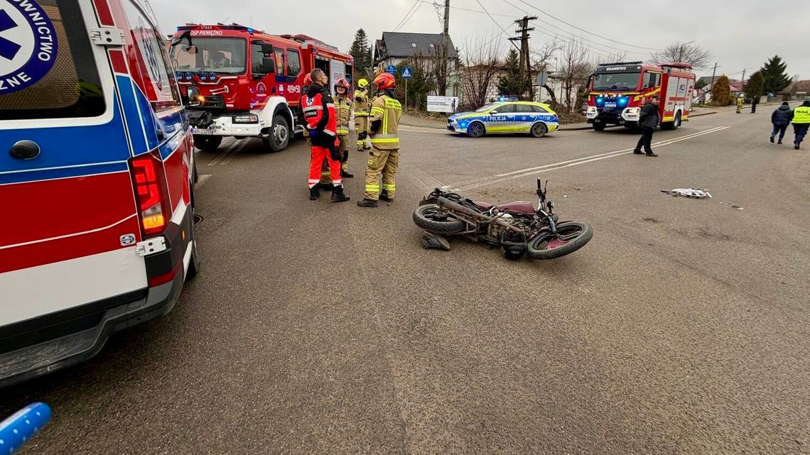 Zderzenie na skrzyżowaniu w Pieniężnie. Motorowerzysta trafił do szpitala