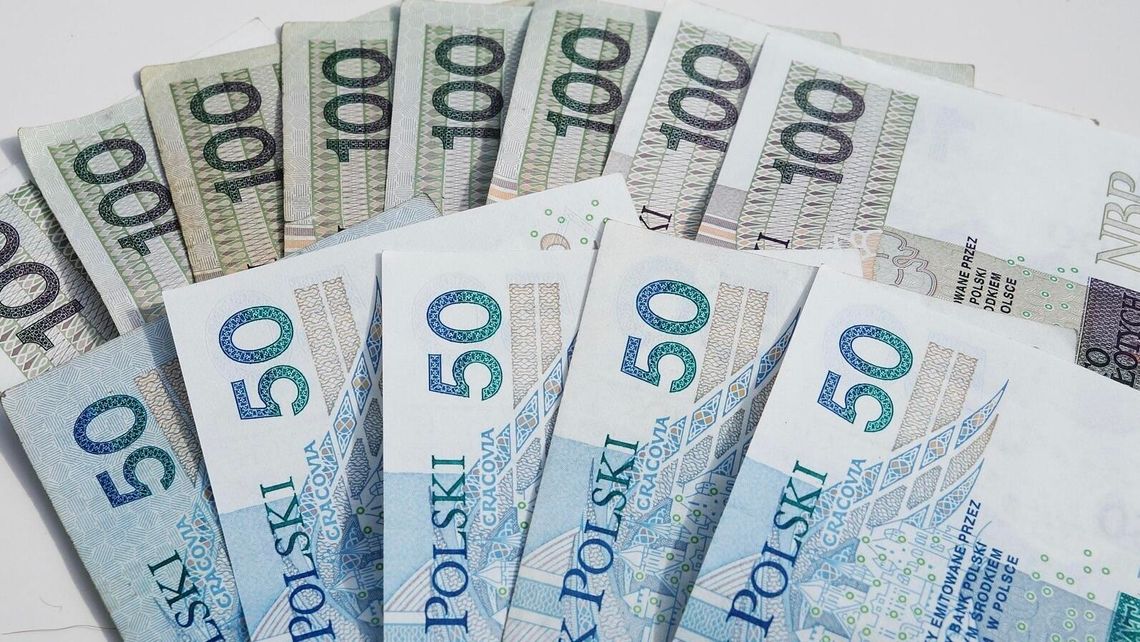 Znalazła pieniądze i oddała. Teraz koperta z gotówką czeka na właściciela