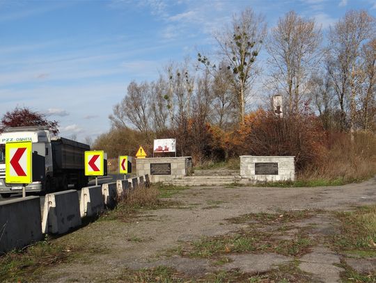 Archiwalne zdjęcia pomnika gen. Iwana Czerniachowskiego w Pieniężnie