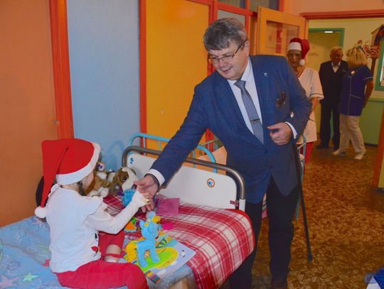 Starosta braniewski odwiedził dzieci w szpitalu