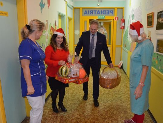 Mikołajkowa wizyta u najmłodszych pacjentów szpitala