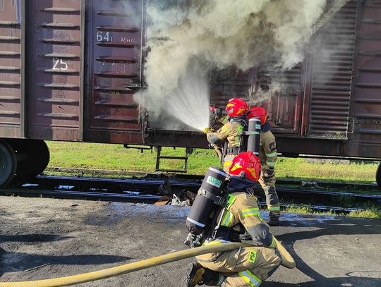 Pożar wagonu – strażackie ćwiczenia
