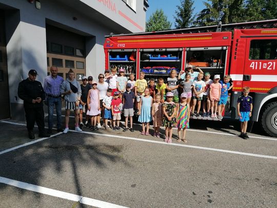 Spotkanie dzieci i młodzieży ze strażakami