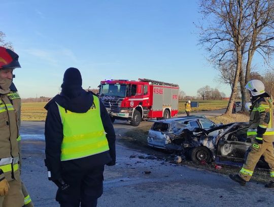 Zderzenie dwóch aut na skrzyżowaniu