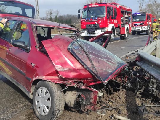 Zderzenie dwóch samochodów – ciężarowego i osobowego