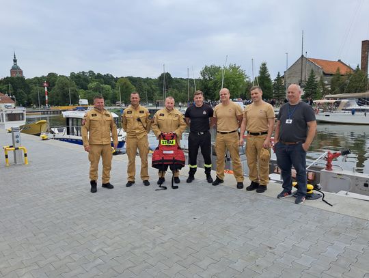 Strażacka łódź na Zalewie Wiślanym