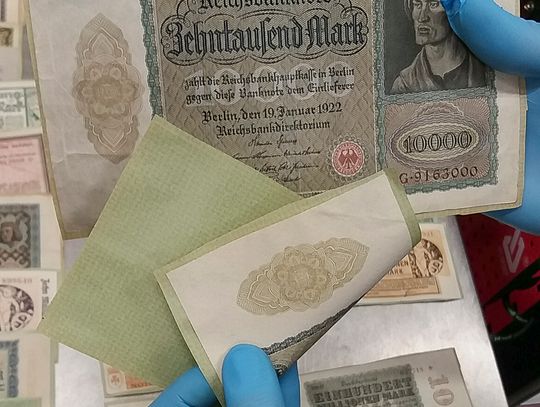 Przemyt monet i banknotów