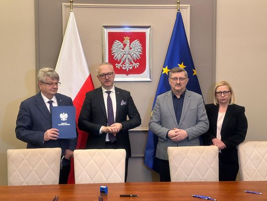 Remonty dróg – podpisanie umów Remonty dróg – podpisanie umów