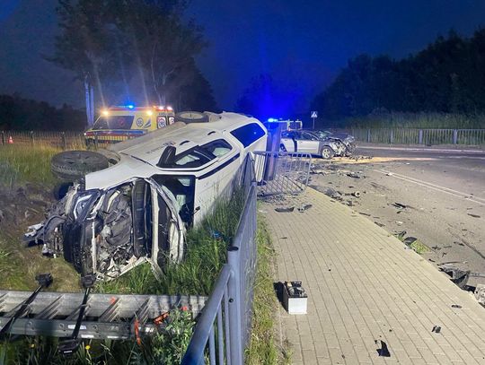 Zderzenie samochodów na skrzyżowaniu