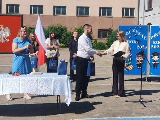 Koniec roku w szkołach średnich